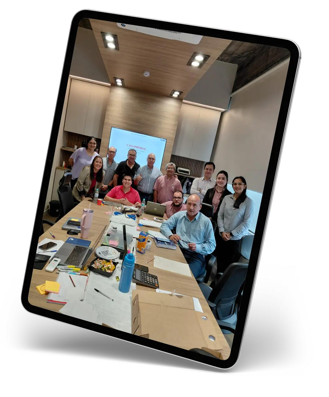 Equipo de Casa Imperial en reunión de directorio